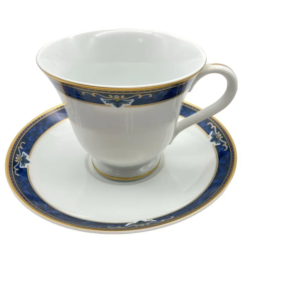 Wedgwood Embassy Collection Chadwick footed tea cup and saucer set of 3